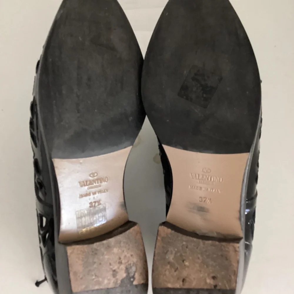REDUCED VALENTINO PATENT LEATHER EYELET TRIM OXFORS SHOES size 37.5 7.5